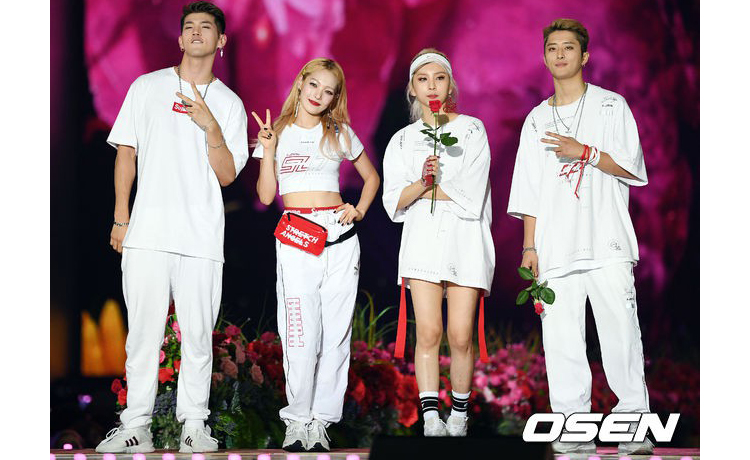 Ngày hội thảm hoa Korea Music Festival 2018TWICE 2 dây sexy Wanna One làm trò IKON như model  - image 13