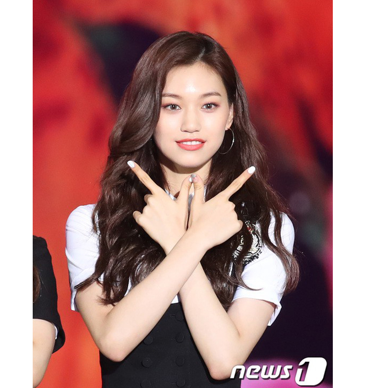 Ngày hội thảm hoa Korea Music Festival 2018TWICE 2 dây sexy Wanna One làm trò IKON như model  - image 15