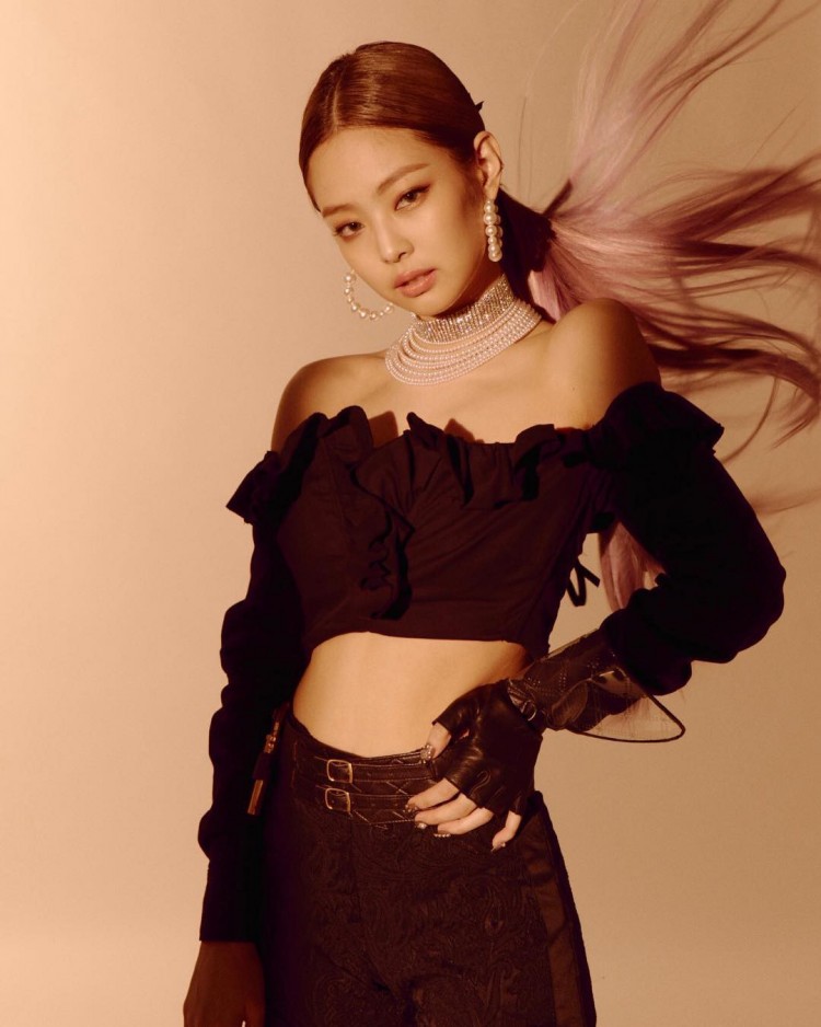 Gây sự chú ý với ý đồ khoe eo khi diện croptopNaeunApinknhưng khán giả chỉ nhớ JennieBlackPink  - image 17