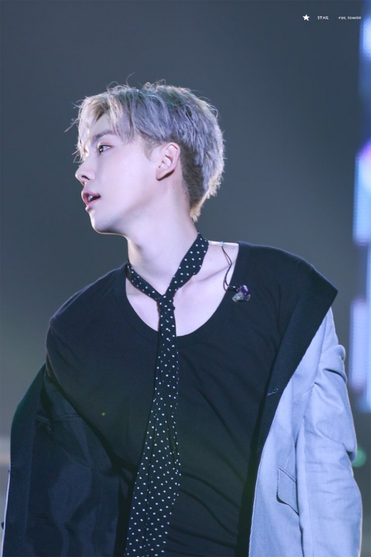 Không cần các mỹ nữ Kpop lên tiếng loạt idol nam thừa sức theo trào lưu thả cá vào xương vai xanh  - image 6