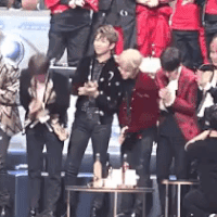 Hàng loạt bằng chứng fan bắt gặp Jungyeon lơ Jimin ngay giữa bàn dân chuyện gì giữa đồng nghiệp - image 7