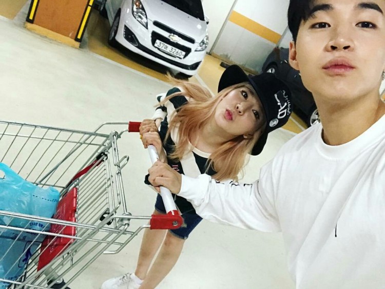 Fan SM vỡ mộng bạn gái của Henry không là Sunny tình mới là nữ Idol cùng Henry ở chung 1 khách sạn - image 4