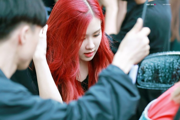 Fan chê Rosé BlackPink xấu vì mắt 1 mí hí xị và đây là cách mà Rosé đáp trả bằng  - image 11