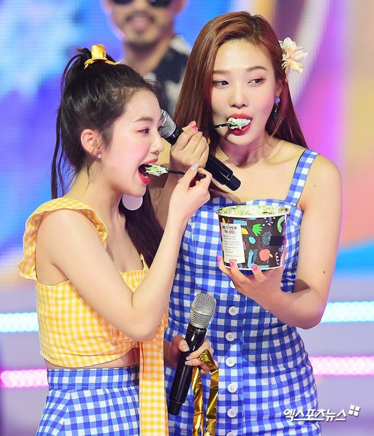 Red Velvet ăn Bingsu mừng chiến thắng netizen giở thói ẩm ương mắng hát đã tệ còn thích đùa giỡn - image 3