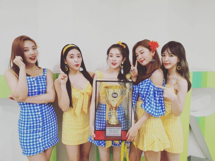 Trong khi những Idol khác ngày đêm hoàn thiện bản thân thì Irene ơi sao vẫn mãi kém cỏi như thế - image 4