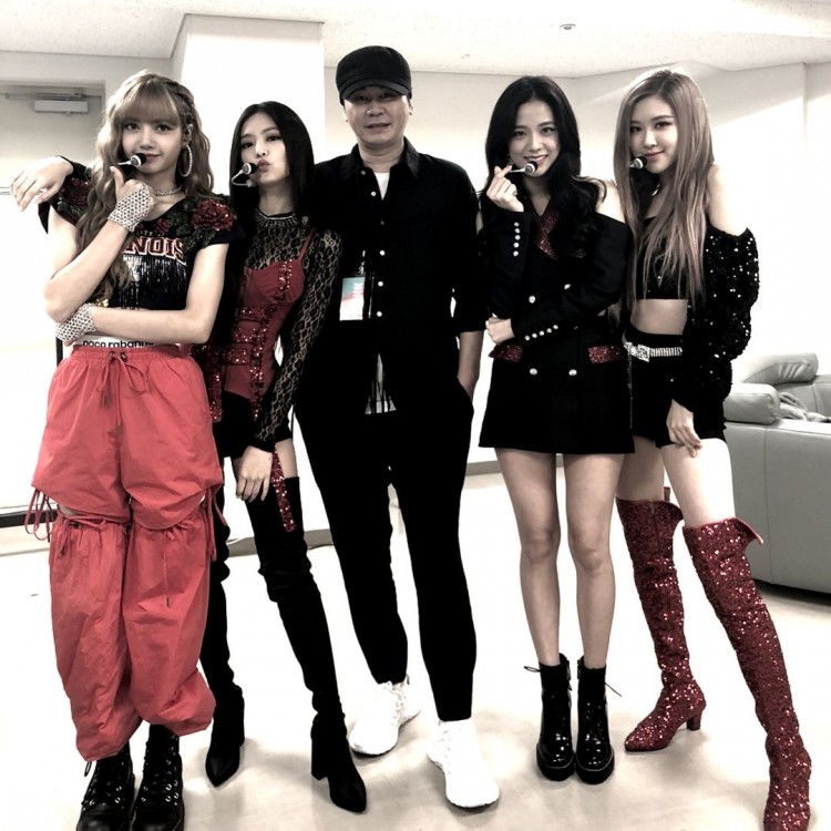 Vì bức ảnh YG chụp với BlackPink lần đầu tiên Knet với Vnet hòa thuận cùng mỉa YG ham tiền - image 1