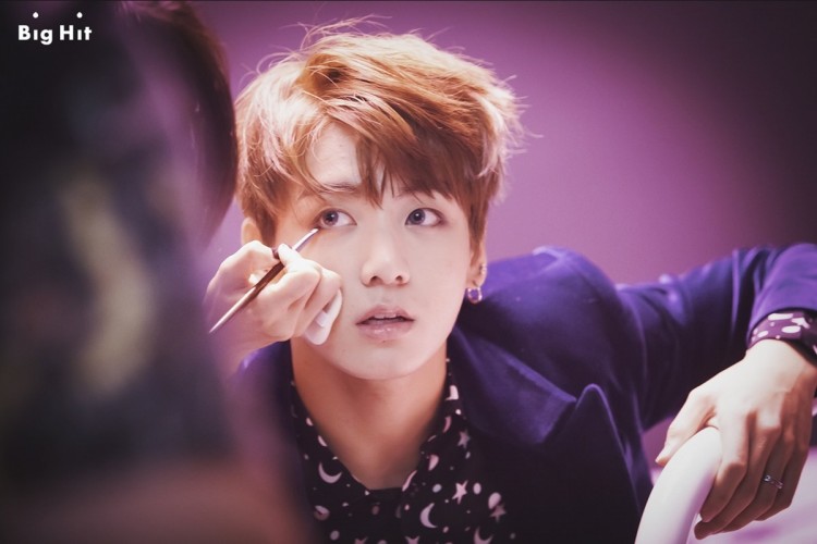 Fan mừng sinh nhật JungKookBTS bằng bảng hiệu ở trung tâm TPHCM cuồng kpop hay mất tự hào dân tộc - image 6