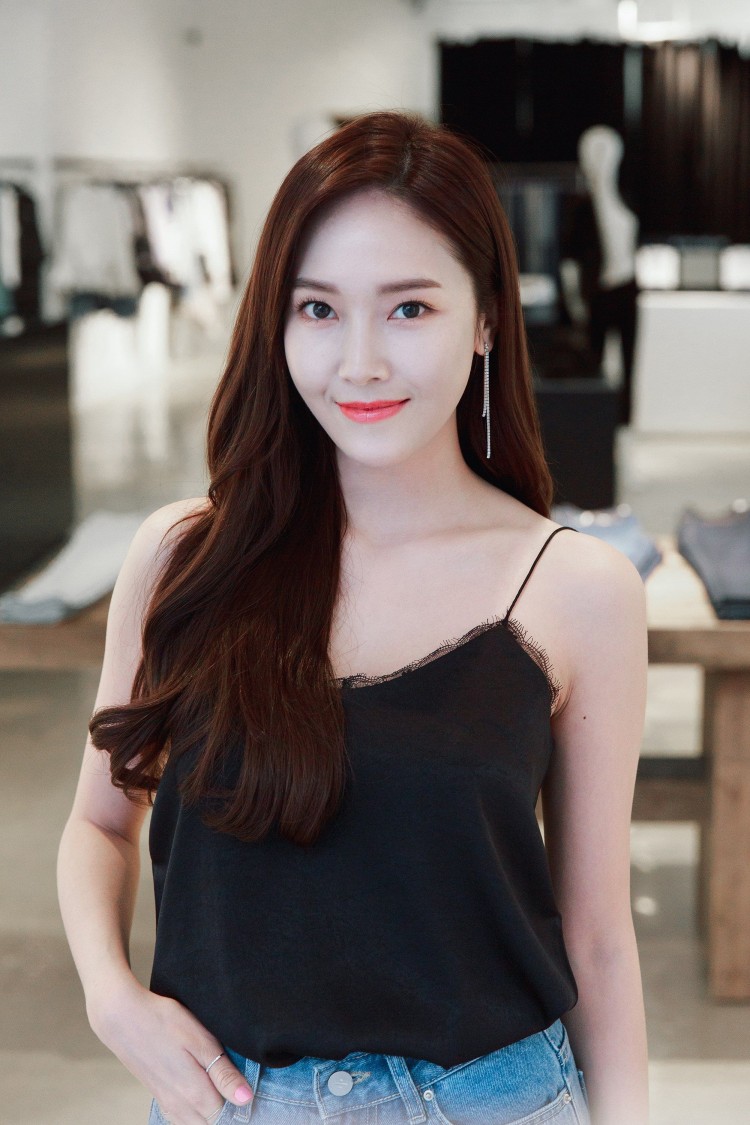 Selfie trong bồn tắm Jessica nhận cơn mưa gạch đá từ netizen bị giễu rời SNSD rồi rớt giá thê thảm - image 3