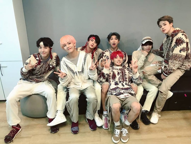 ARMY không hiểu nổi BigHit có thể cho BTS hợp tácở gần 1 nghệ sĩ có mác khoe hàng khủng bố thị giác - image 11