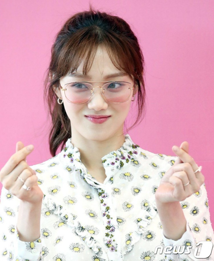 Stylist quyết tâm cho Lee Sung Kyung thay đổi hình tượng ti tỉ lần thì cũng được khen chất và bí ẩn - image 8