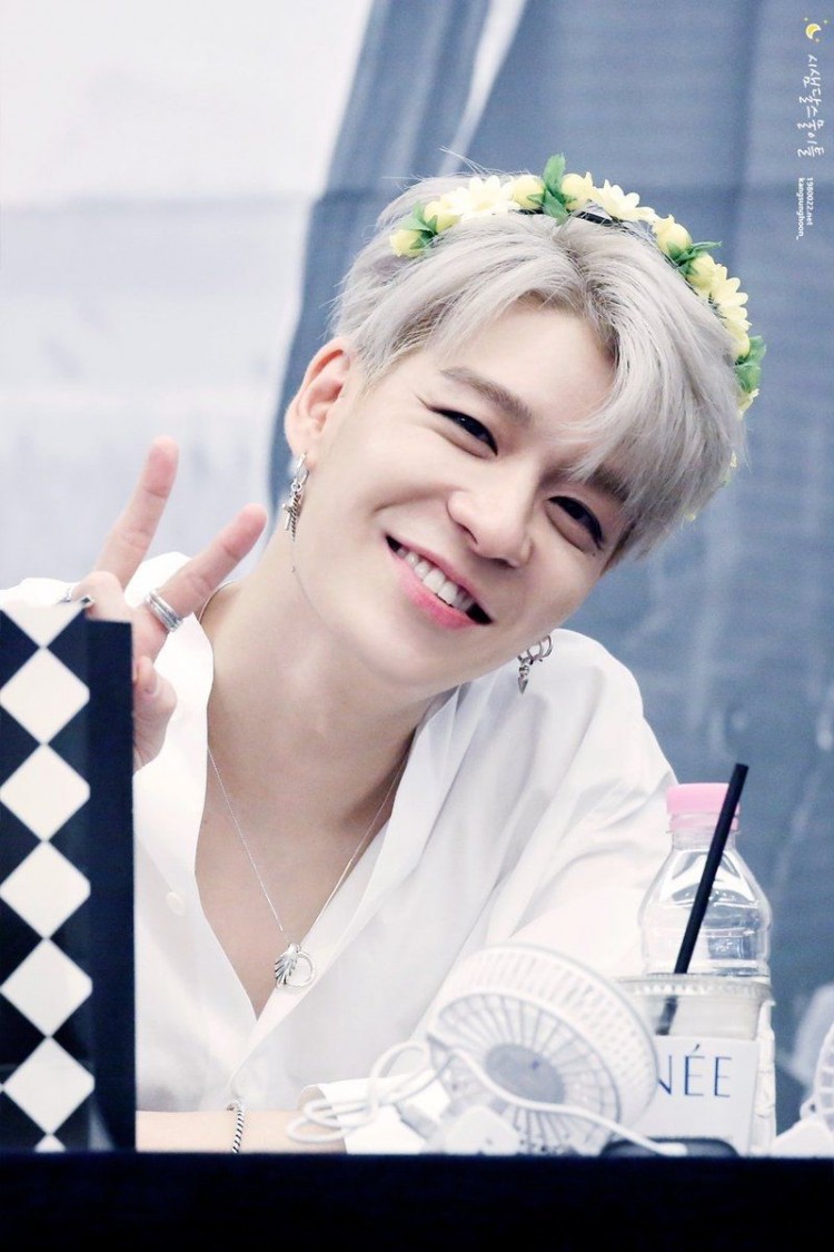 Sốc Gà nhà YG Kang Sunghoon SECHSKIES đột ngập nhà quản lý cùng một cô gái  - image 1