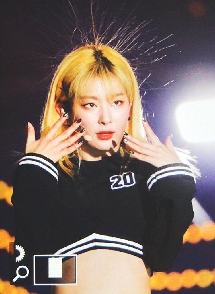 SeulGi RedVelvet phát hiện như bị điện giật khi trình diễn tại Asia Song Festival 2018 - image 3