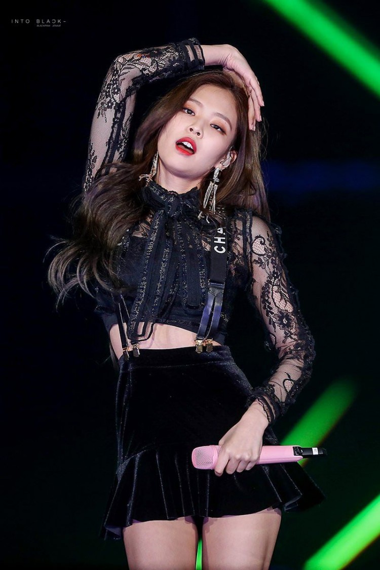 Thương nhất BlackPink Jennie sẳn sàng chia sẻ về màu sắc thần thái Lisa chỉ fan cách đánh son  - image 5