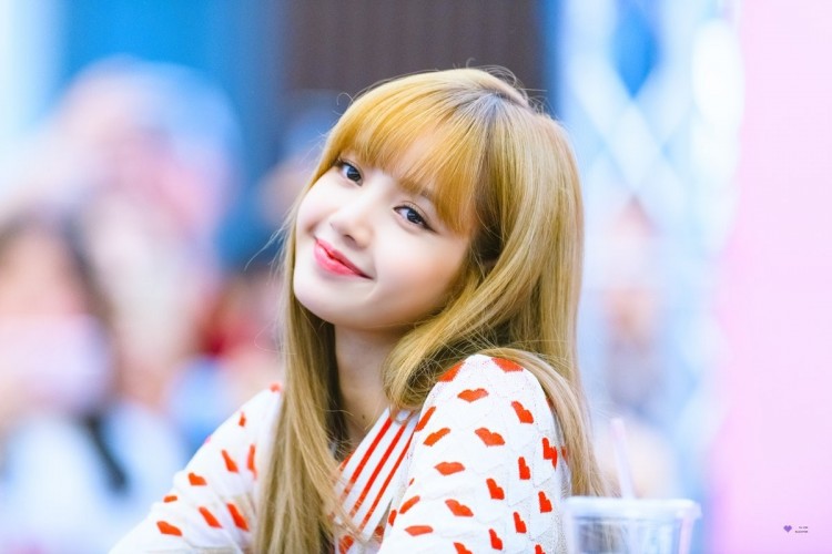 Thương nhất BlackPink Jennie sẳn sàng chia sẻ về màu sắc thần thái Lisa chỉ fan cách đánh son  - image 6