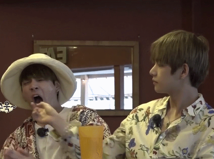 Hàng loạt hình ảnh cho thấy đứa trẻ bên trong của anh em sinh đôi TaeTae -Jungkook  - image 2