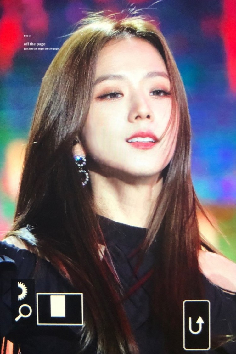 14102018 Jisoo làm điên đảo thế giới với sân khấu xuất thuần Sú đã khác không còn hiền thục như xưa - image 2