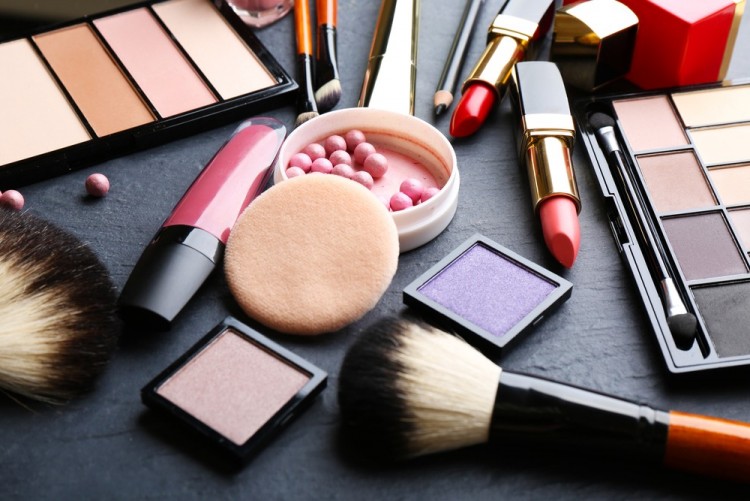 Da dầu mụn sẽ trở nên tồi tệ hơn nếu bạn không tuân thủ theo 5 lời khuyên này khi makeup dưới đây - image 2