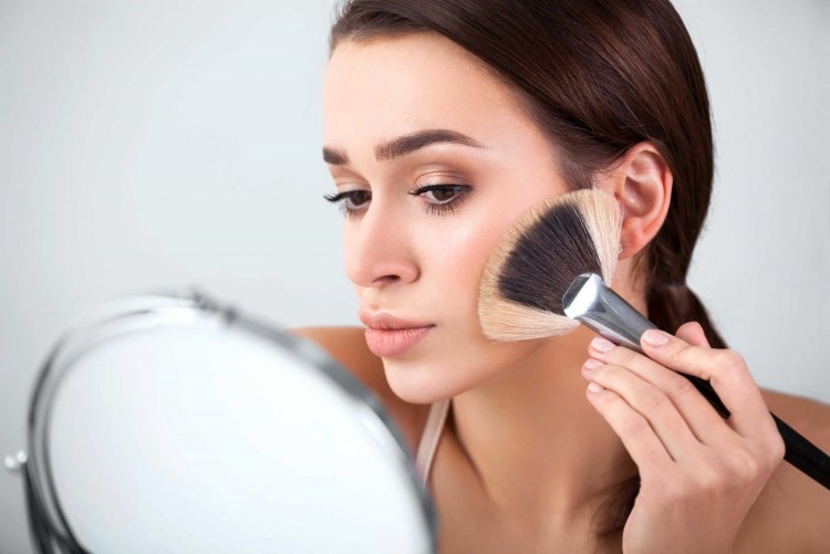 Da dầu mụn sẽ trở nên tồi tệ hơn nếu bạn không tuân thủ theo 5 lời khuyên này khi makeup dưới đây - image 4