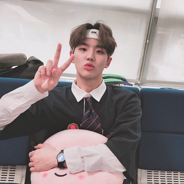  Trai đẹp Hongseok Pentagon nude bán thân làm fan mất máu khi khoe body 6 múi cực phẩm  - image 3