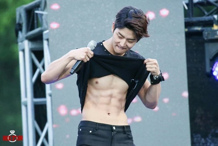  Trai đẹp Hongseok Pentagon nude bán thân làm fan mất máu khi khoe body 6 múi cực phẩm  - image 2