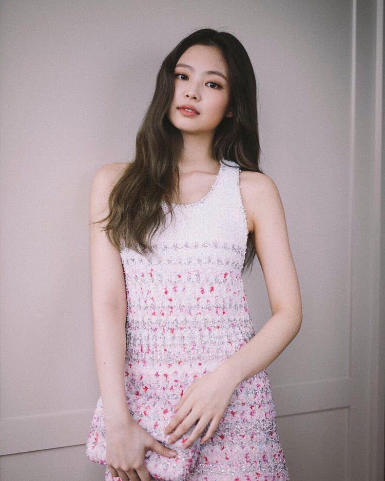 Châu Bùi được khen hết lời khi phá cách hay ho hơn cả Jennie BlackPink khi đụng váy Chanel - image 4