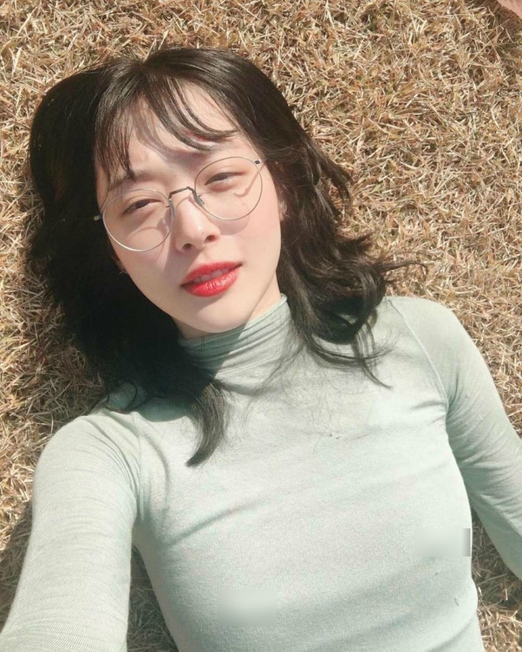 Sulli lại vô tư khoe ảnh thả rông nhưng phản ứng thay đổi 180 độ của công chúng lần này mới gây b - image 2