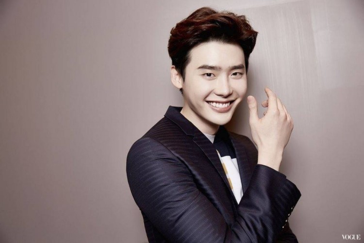 Lee Jong Suk và các Staff khóc cha khóc mẹvì đã và đang bị giam giữ tịch thu hộ chiếu tại Jakarta - image 2