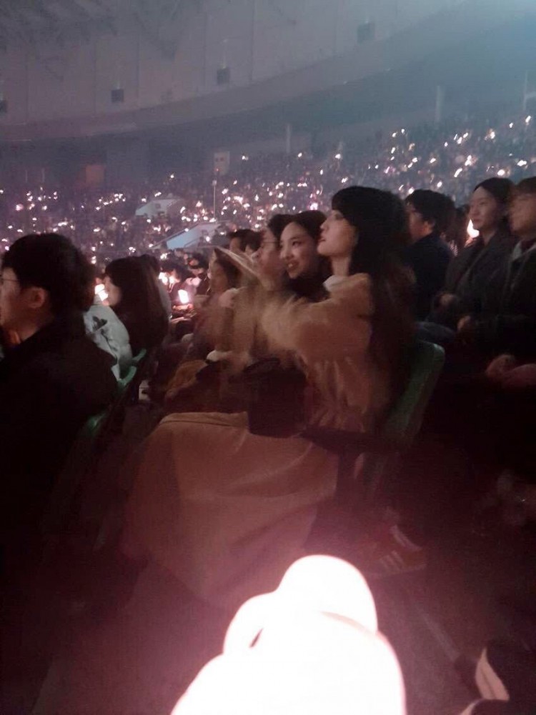 Concert BlackPink idol hạng A Hàn đùng đùng kéo đến TWICE Red Velvet CLC GI-DLE trở thành fan - image 1