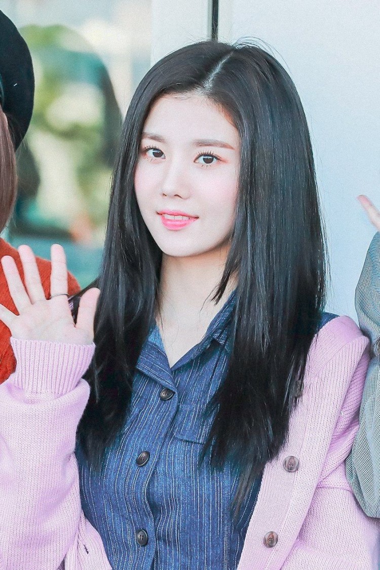 Được gọi là bản sao của Irene Kwon Eunbi IZONE có gì hơn ngoài nhan sắc từng chìm nghỉm khi debut - image 3