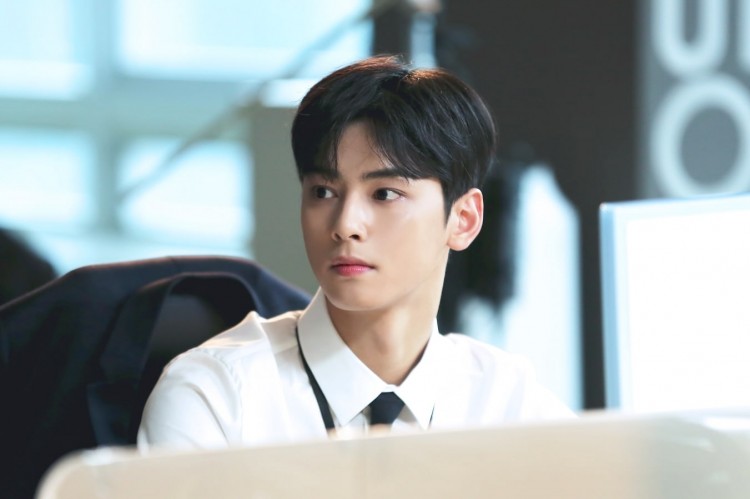 Cha Eun Woo bị công ty lợi dụng triệt để vẻ ngoài không thấy ca hát mà chỉ làm dv và mẫu MV - image 1