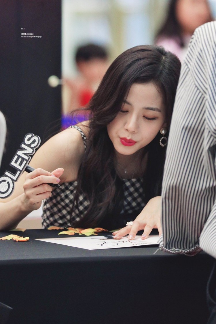 Mỹ nhân Jisoo và thói quen khó bỏ tại fansign chỉ fan ruột mới có thể nhận ra - image 3