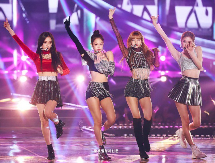 Chị em BlackPink đấu đá nhau tại MMA 2018 Róse xuất chúng thành mỹ nhân Jennie bị chê tơi bời - image 2