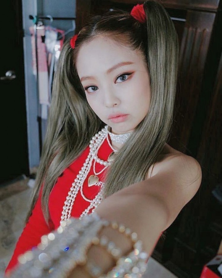 Tập tành bắt chước Jennie cưa sừng làm nghé Irene Sana Eunha tự biến mình thành trò cười - image 1