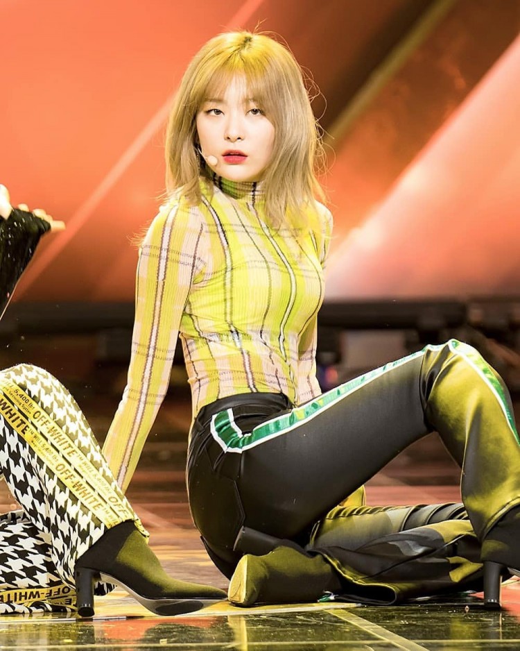Joy trông như bà thím tăng chục kí vì outfit phá dáng triệt để của stylist - image 3