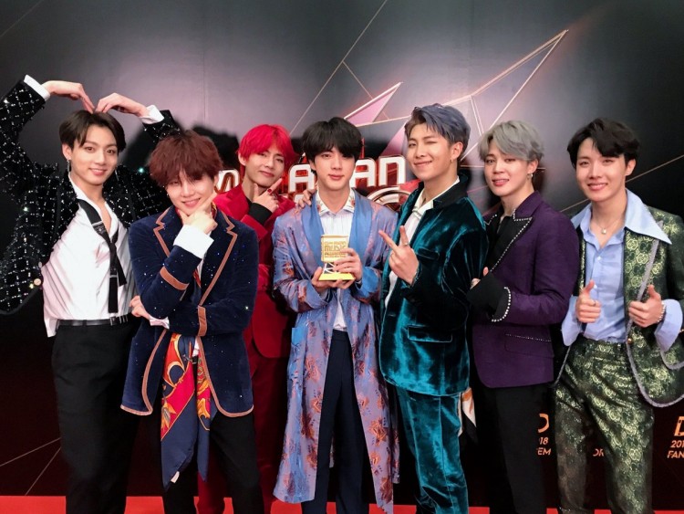 BTS bật khóc nức nở tại MAMA tiết lộ sốc từng định tan rã vào đầu năm 2018 vì quá mệt mỏi áp lực - image 1