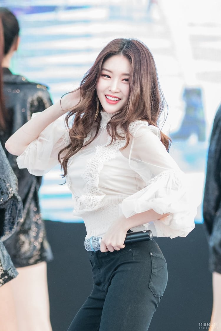 Sốc với số tiền tiêu ít ỏi của Chungha mỗi tháng nỗ lực làm việc chạy show để trả nợ cho gia đình - image 2