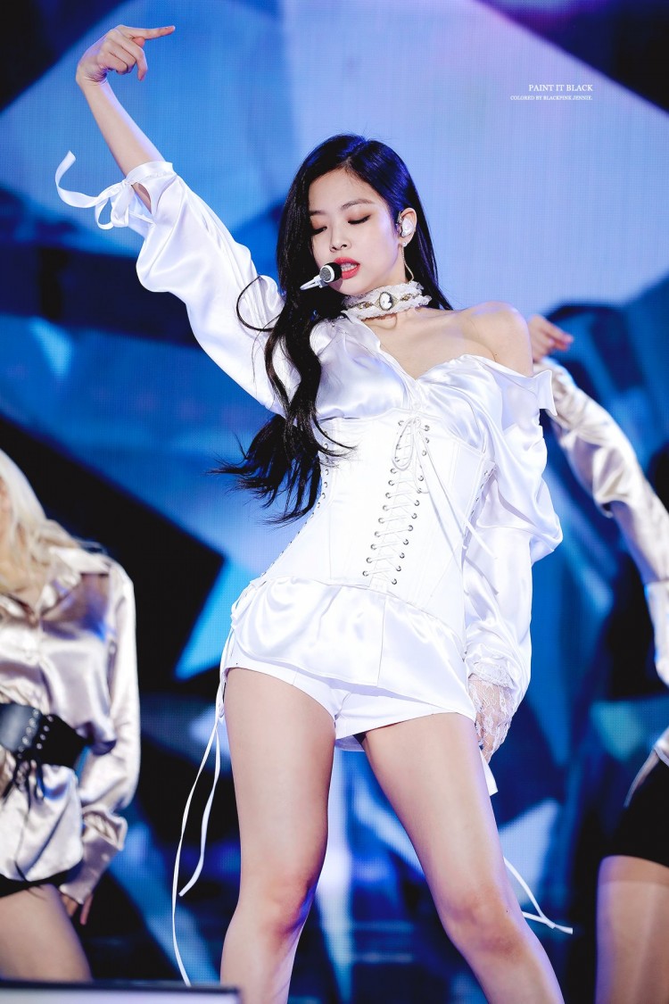 Stylist chính BlackPink rời YG Lý do cho sự ăn mặt khoe da thịt của Jennie được tiết lộ  - image 5