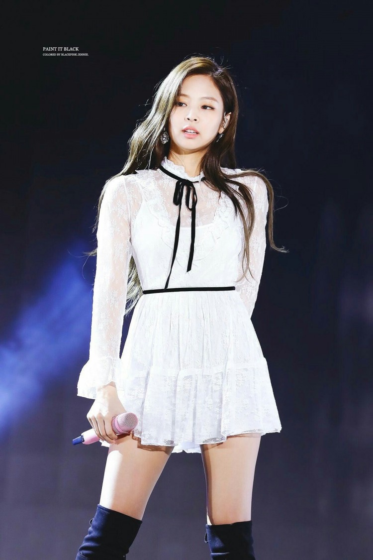 Stylist chính BlackPink rời YG Lý do cho sự ăn mặt khoe da thịt của Jennie được tiết lộ  - image 9