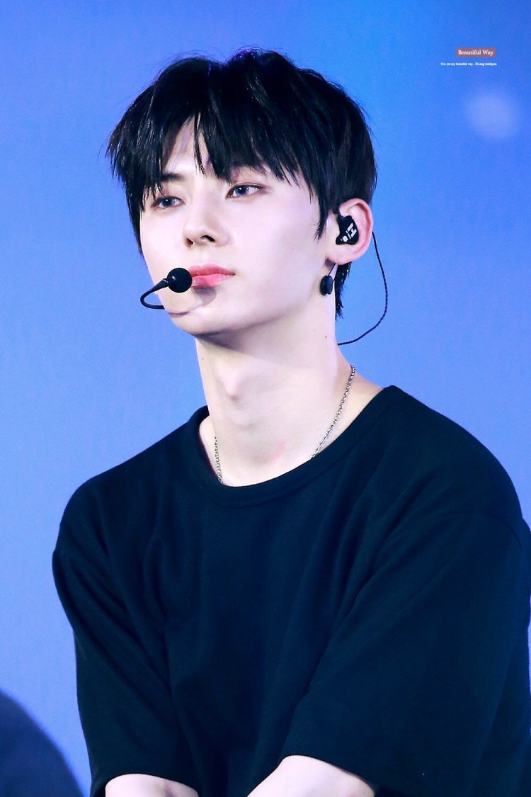 WannaOne vừa mới tan rã Hwang MinHyun đã có hành động được xem là vô ơn người hâm mộ thất vọng - image 2