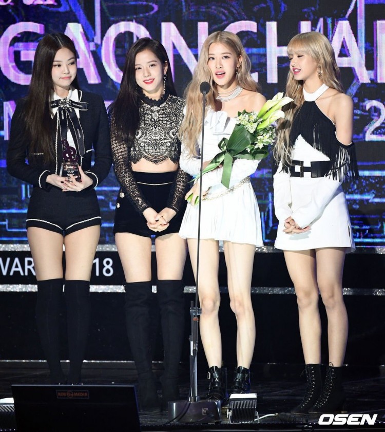 Gầy báo động - cụm từ gắn chặt với tên Lisa và Rosé trên BXH tìm kiếm trong suốt Gaon Awards - image 3