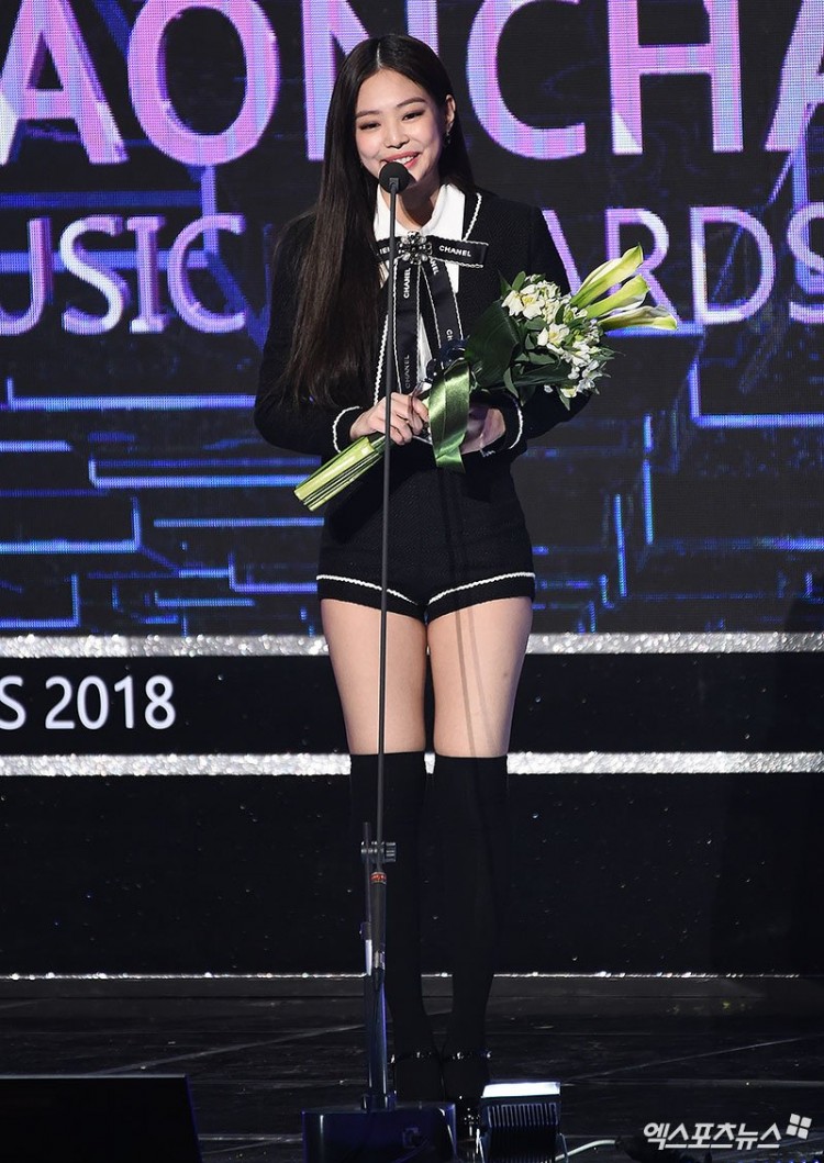 4 cô gái chiếm trọn spotlight Gaon 2019 Jennie tiếp tục bị dè bỉu JooE lại được khen tới tấp - image 1