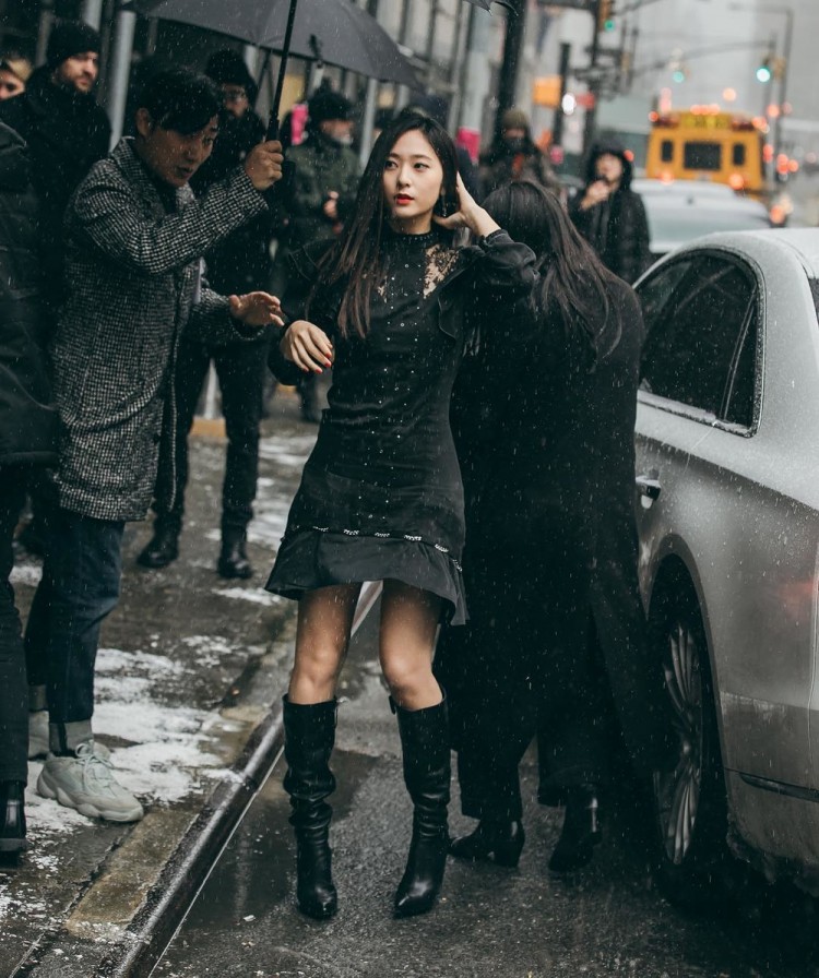 Krystal khoe thần thái ngút ngàn tại NewYork Fashion Week sau khi bị chê bai vì tăng cân - image 5