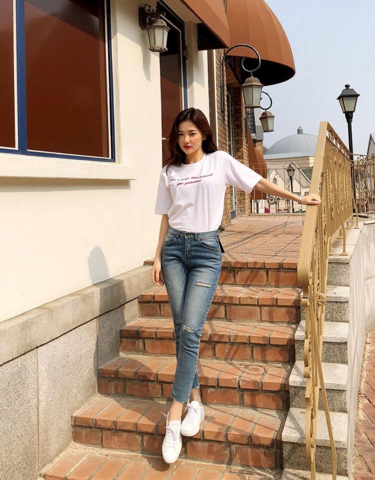 3 kiểu diện quần jean mà 99 con gái đều thích vì trông fashion nhưng lại là thủ phạm phá dáng - image 1