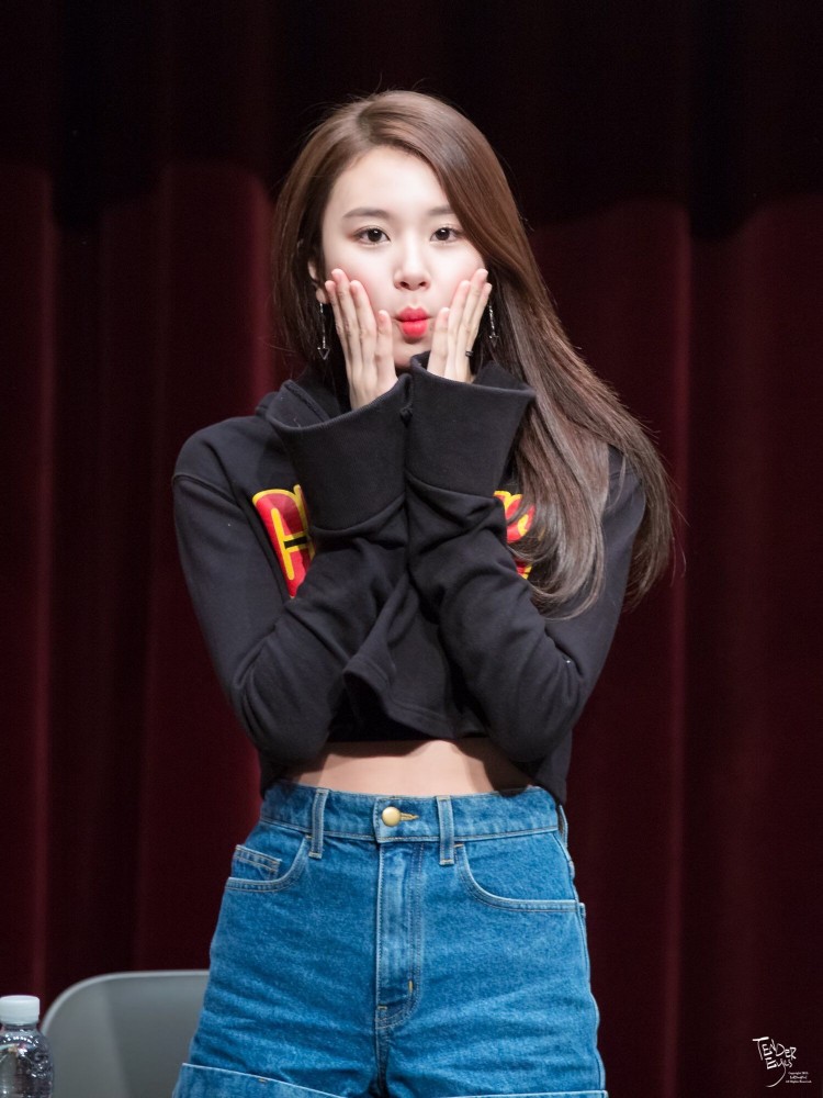 Chaeyoung TWICE gây sốc với diện mạo như bà cô già hơn mẹ fan không nhìn ra ai là mẹ ai là con  - image 4