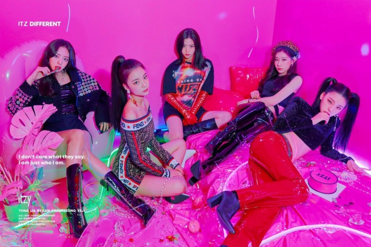 Từng một thời kề vai sát cánh JYP - BigHit cùng tư tưởng chọn cách PR ITZY  TXT giống hệt nhau - image 2