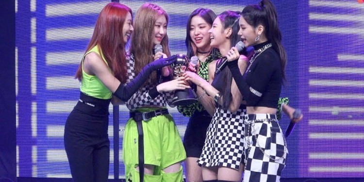 BlackPink rất tài nhưng không bằng ITZY - đi vào lịch sử Kpop khi trở thành girlgroup có cúp nhanh I - image 2