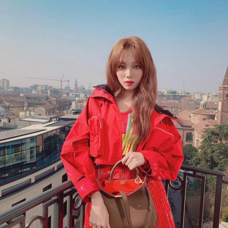 Chị em cùng guu với BlackPink Lee SungKyung số đỏ nổi bần bật không thua kém ai tại show fahion - image 4