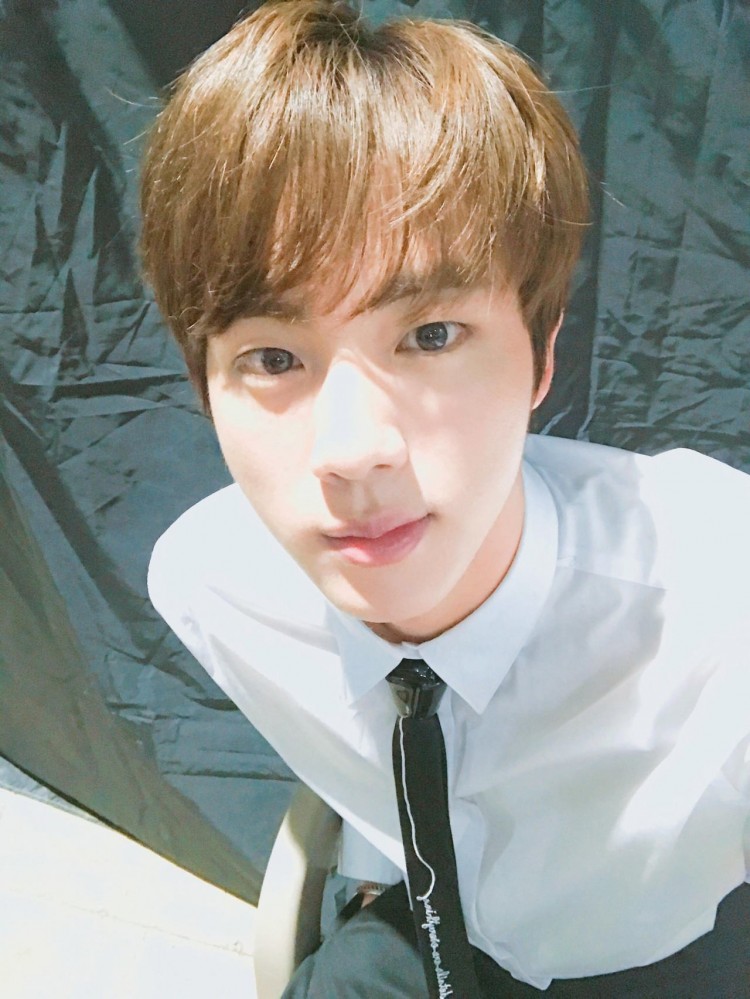 Jin BTS bày tỏ BTS mang về cho BigHit đống tiền nhưng khi anh cần sự giúp đỡ thì lại bỏ mặt - image 2