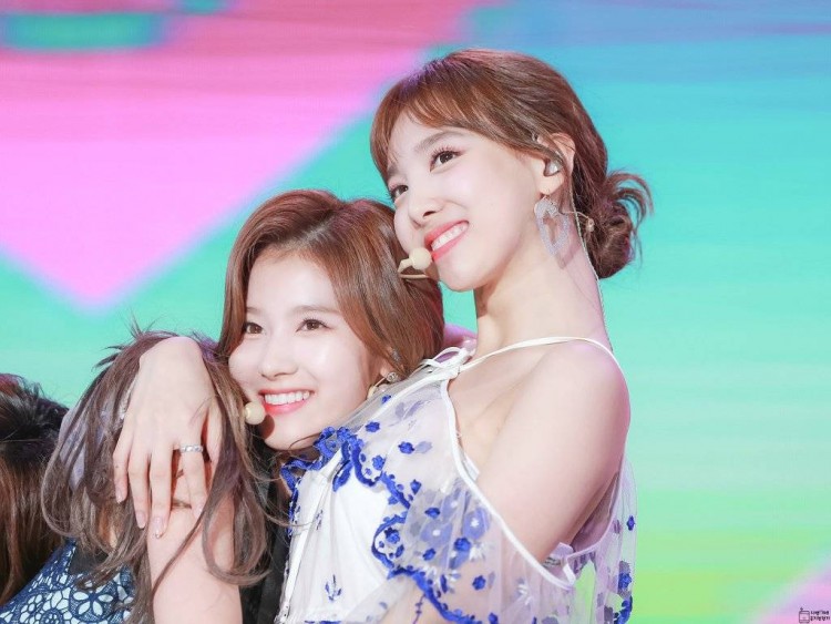 Nayeon Twice hở trên hở dưới vì style lẳng lơ khó cưỡng may là cơ thể đẹp đã cứu vớt bộ đồ trễ nải - image 2