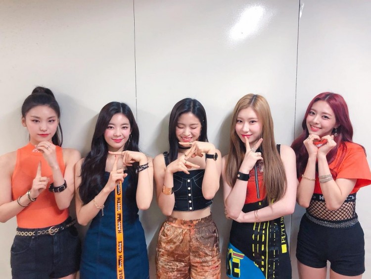 ChaeRyeong ITZY đột nhiên nổi tiếng nhất nhóm dành cả thanh xuân để lấy lòng người hâm mộ  - image 4